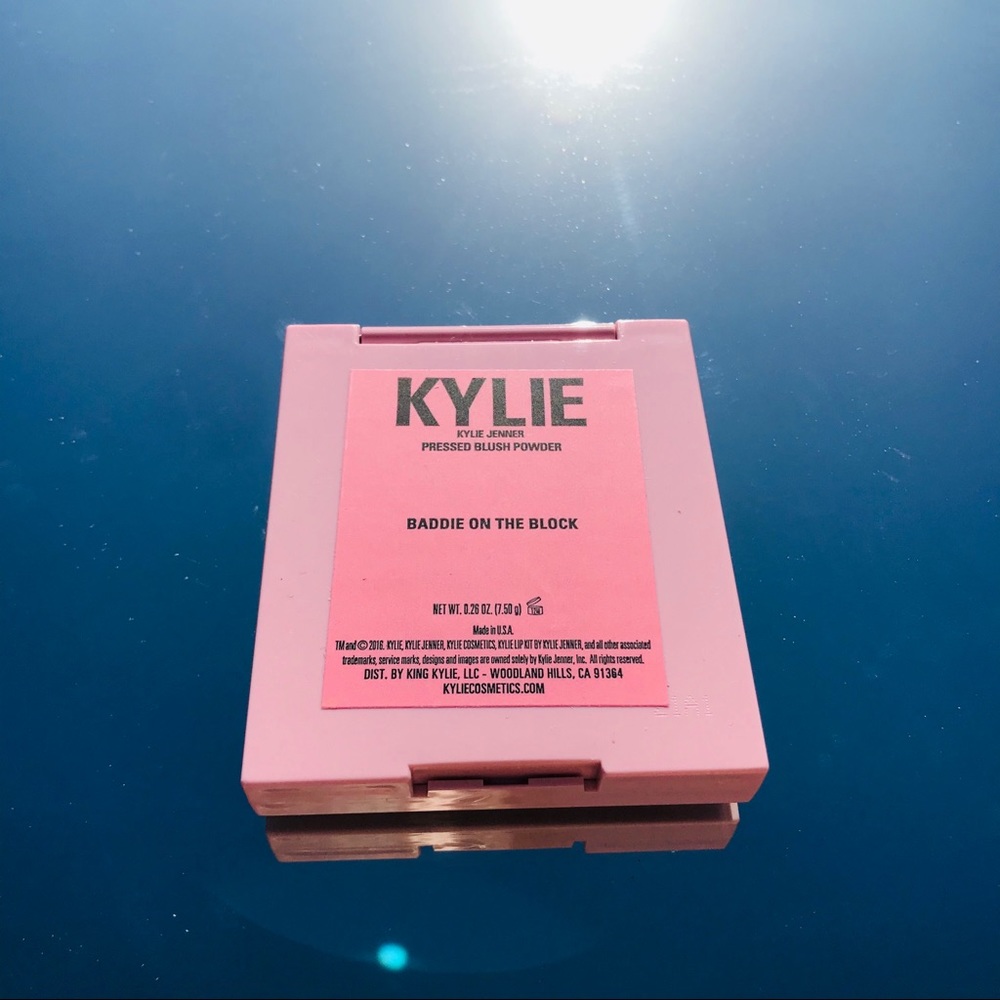 BADDIE ON THE BLOCK Kylie Blush Pressed Powder - Picture 6 of 11